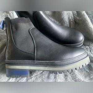 New Nautica boots size 11